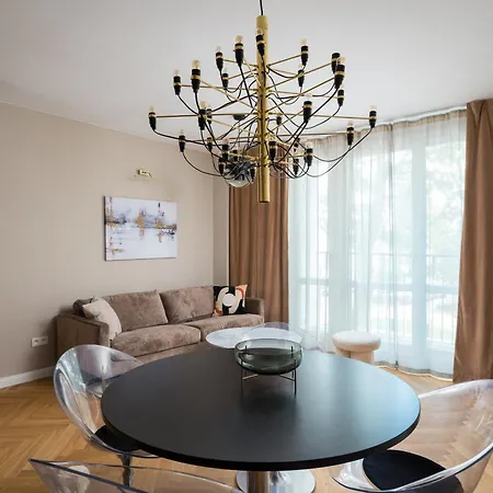 Saska Kepa Deluxe By Bookinghost