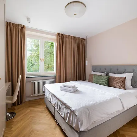 Saska Kepa Deluxe By Bookinghost * 华沙