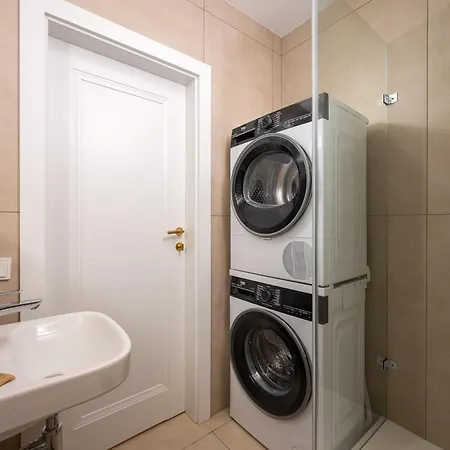 Saska Kepa Deluxe By Bookinghost 华沙