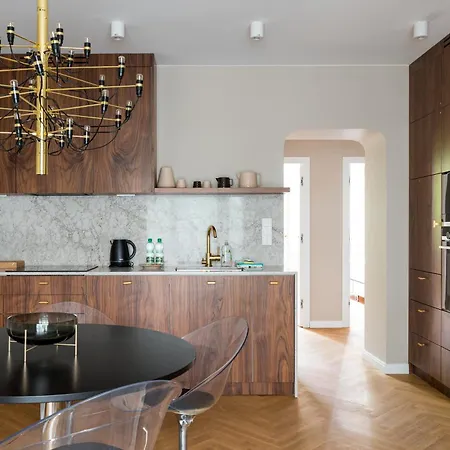 Saska Kepa Deluxe By Bookinghost * 华沙